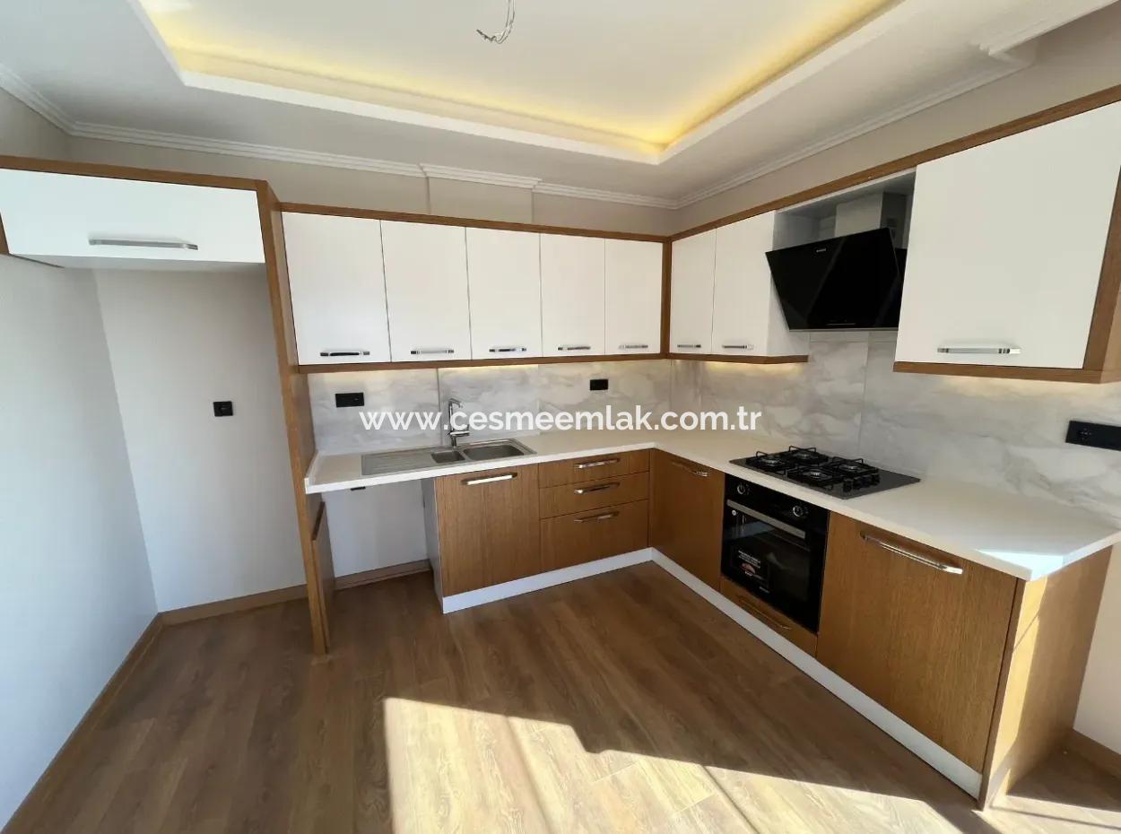 Çeşme Çiftlikköy'de Satılık Sıfır Barbekülü 3+1 Daire