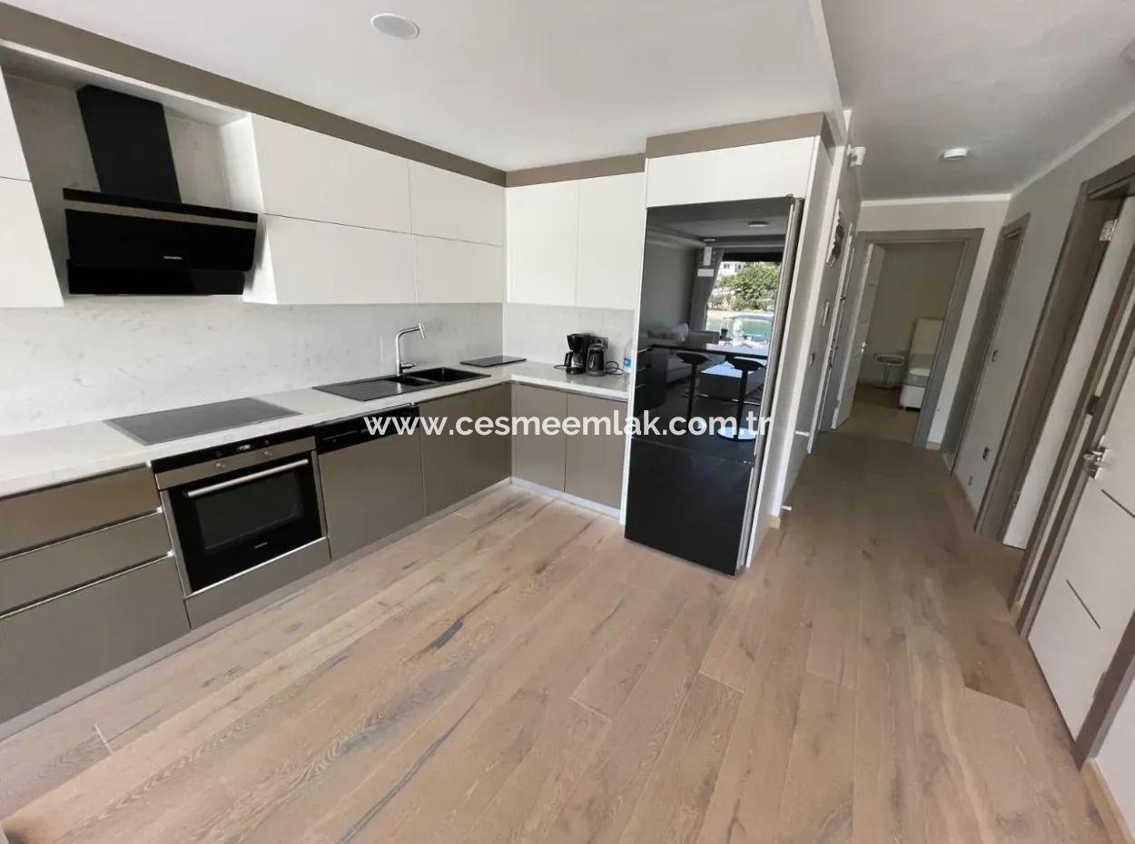 Çeşme Dalyan'da Denize Sıfır Deniz Manzaralı Dublex Daire