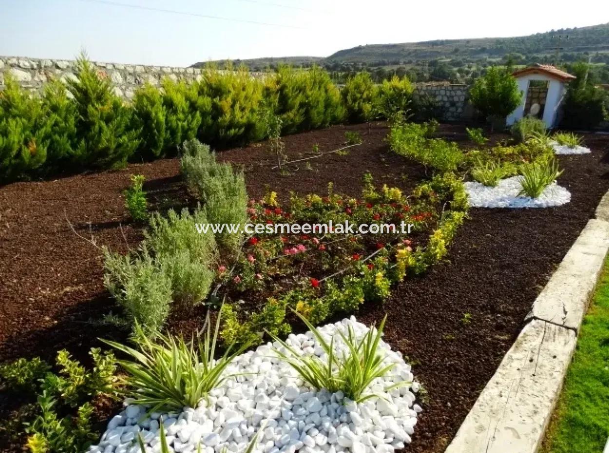 Atilla Emlaktan Çeşmede Satılık Müstakil Taş Ev