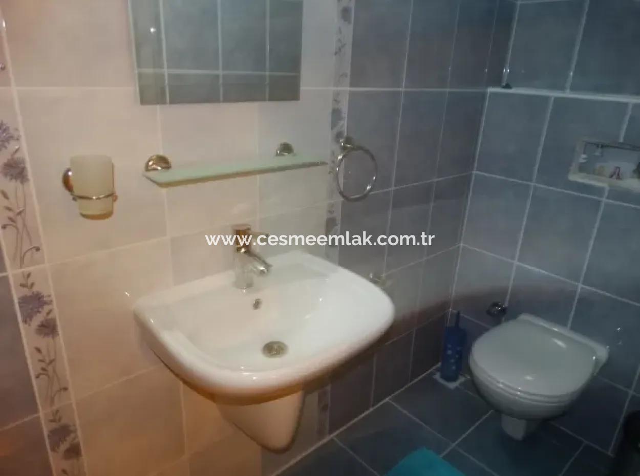 Çeşme'de Deniz Manzaralı Eşyalı Kiralık Geniş Daire