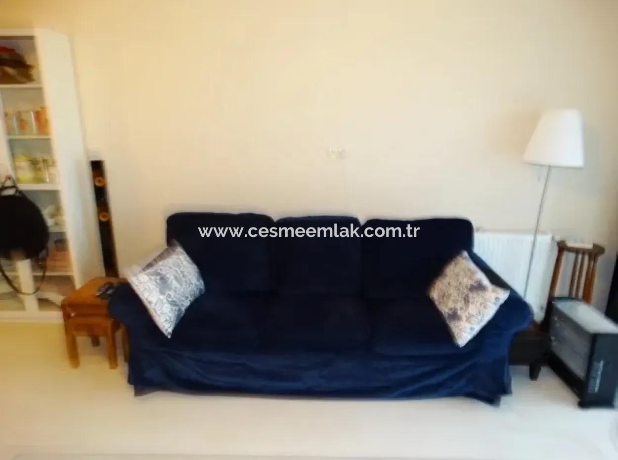 Çeşme'de Deniz Manzaralı Eşyalı Kiralık Geniş Daire