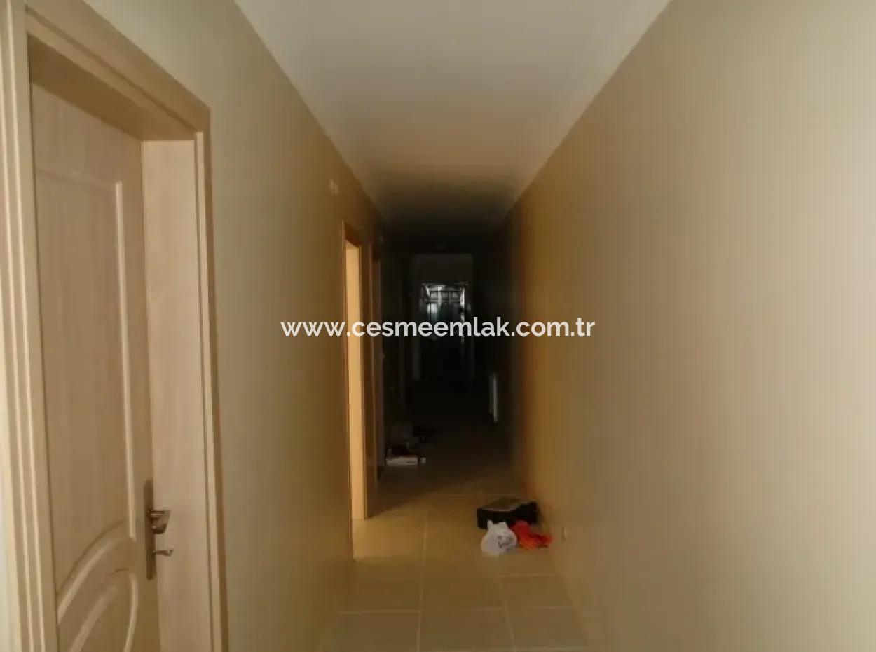 Çeşme'de Deniz Manzaralı Eşyalı Kiralık Geniş Daire