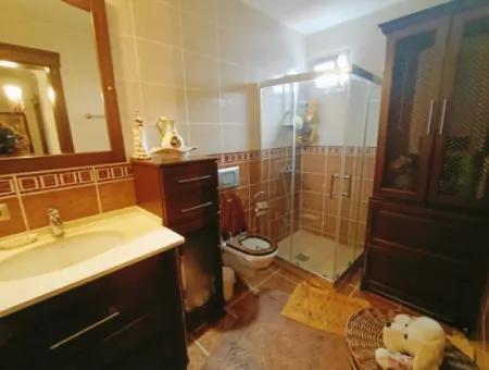 Çeşme Ilıca'da Oteller Bölgesinde Sezonluk Eşyalı Kiralık Villa