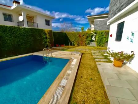 Çeşme Ilıca'da Müstakil Havuzlu Satılık Villa