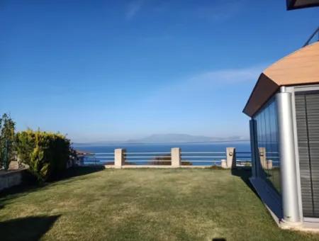 Çeşme Boyalık Sırtlarında Satılık Deniz Manzaralı Villa