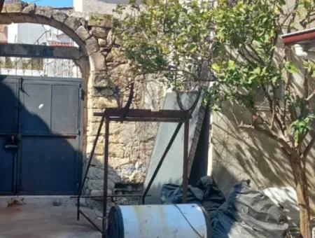 Çeşme Alaçatı'da Satılık Butik Otel Olmaya Müsait Rum Evi