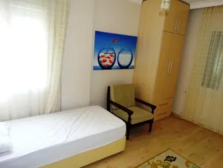 Alaçatı Çamlık Yolda Aylık Kiralık Müstakil Havuzlu 4+1  Villa