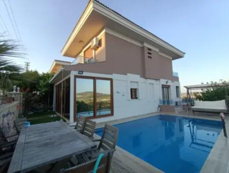 Çeşme Alaçatı'da Müstakil Havuzlu Sezonluk Kiralık Villa