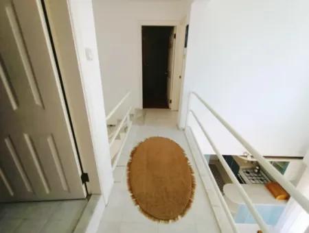 Çeşme Boyalık Plajına Yakın Ortak Havuzlu Aylık Kiralık Villa