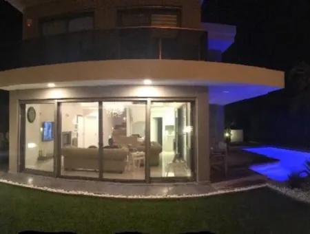 Alaçatı'da Lüks Villa