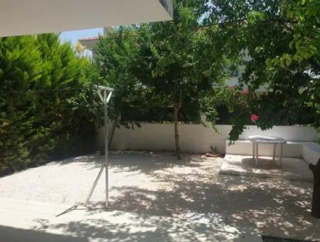 Alaçatı Çamlık Yolda Aylık Kiralık Müstakil Havuzlu 4+1  Villa