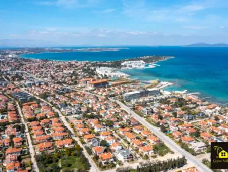 Çeşme Ilıca Mamurbaba'da Satılık 5+2 Müstakil Villa