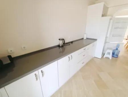 Çeşme Mamurbaba'da Yıllık Kiralık 4+1 Müstakil Havuzlu Villa