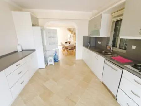 Çeşme Mamurbaba'da Yıllık Kiralık 4+1 Müstakil Havuzlu Villa