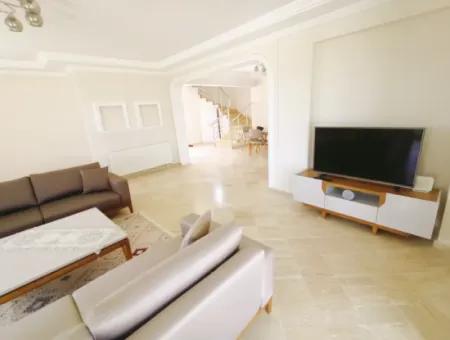 Çeşme Mamurbaba'da Sezonluk Kiralık 4+1 Müstakil Havuzlu Villa