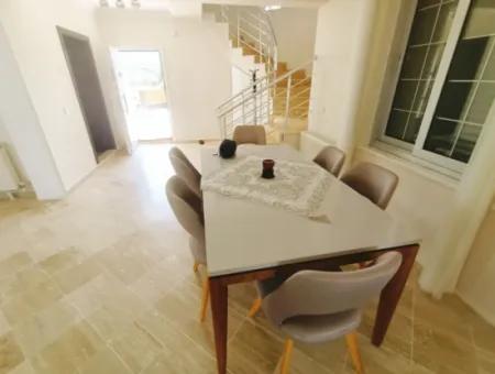 Çeşme Mamurbaba'da Sezonluk Kiralık 4+1 Müstakil Havuzlu Villa