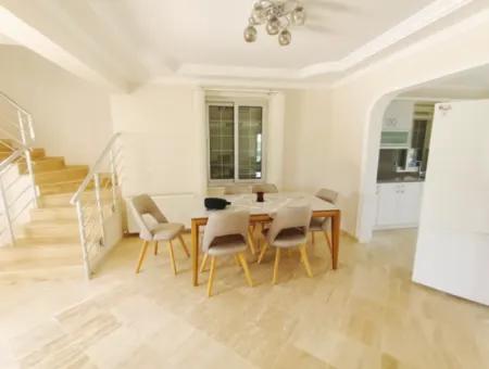 Çeşme Mamurbaba'da Sezonluk Kiralık 4+1 Müstakil Havuzlu Villa