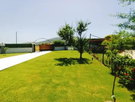 Çeşme Mamurbaba'da Sezonluk Kiralık 4+1 Müstakil Havuzlu Villa