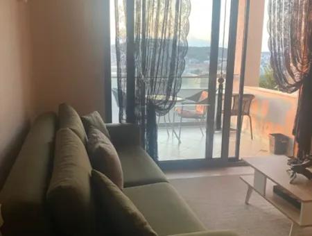 Çeşme Merkezde Yıllık Kiralık Full Eşyalı 1+1 Residence Daire