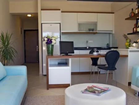 Çeşme Merkez'de Aylık Kiralık Havuzlu Residence Daire