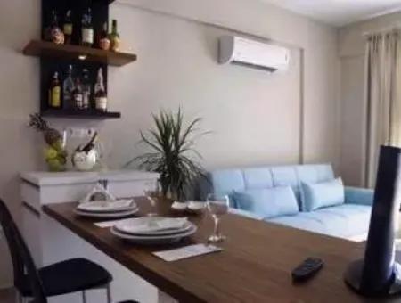 Çeşme Merkez'de Aylık Kiralık Havuzlu Residence Daire