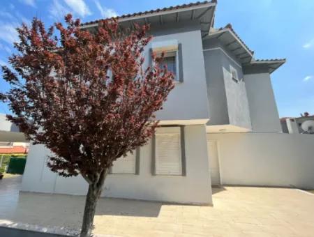 Çeşme Boyalıkta Denize Yürüme Mesafesinde Sezonluk Kiralık Villa