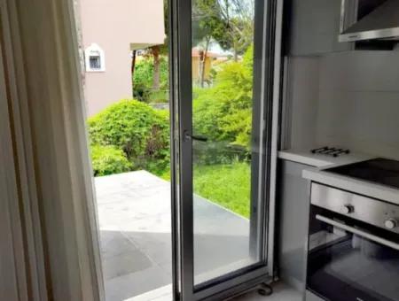 Çeşme Ilıca Oteller Bölgesinde Sezonluk Kiralık Villa