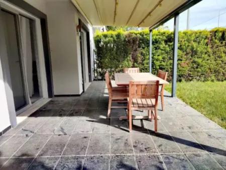 Çeşme Ilıca Oteller Bölgesinde Sezonluk Kiralık Villa