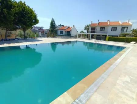 Çeşme Paşalimanı'nda Sezonluk Kiralık Ortak Havuzlu Villa