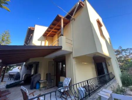 Çeşme Dalyan Marinaya Yakın Yıllık Kiralık 3+1 Dublex Villa