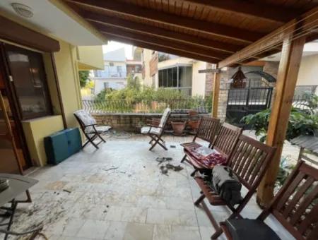 Çeşme Dalyan Marinaya Yakın Yıllık Kiralık 3+1 Dublex Villa