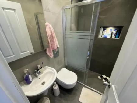 Çeşme Marinaya Yakın Geniş Bahçe Katı Sezonluk Kiralık 2+1 Daire