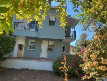 Çeşme Ilıca Altınyunusta Denize Çok Yakın Sezonluk Kiralık Villa