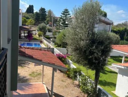 Çeşme Ilıca Altınyunusta Denize Çok Yakın Sezonluk Kiralık Villa