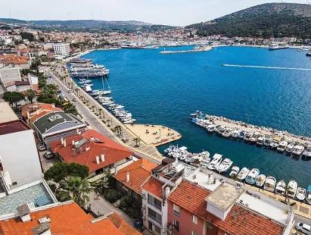 Çeşme Merkez'de Sezonluk Kiralık Denize 20M. 1+1 Daire