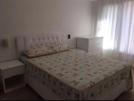 Çeşme Merkez'de Sezonluk Kiralık Denize 20M. 1+1 Daire