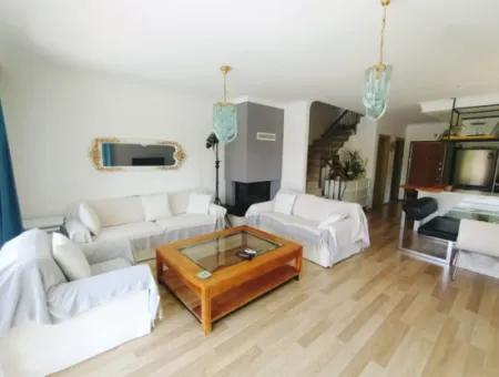 Çeşme'de Müstakil Havuzlu Aylık Kiralık Lüks Villa