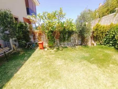 Çeşme'de Müstakil Havuzlu Aylık Kiralık Lüks Villa