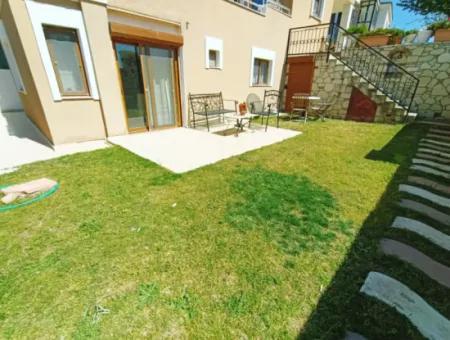 Çeşme Merkez'de Sezonluk Kiralık Geniş 2+1 Bahçe Katı Daire