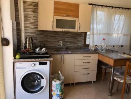 Çeşme Merkez'de Sezonluk Kiralık Geniş 2+1 Bahçe Katı Daire