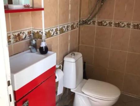 Çeşme Merkez'de Sezonluk Kiralık Geniş 2+1 Bahçe Katı Daire