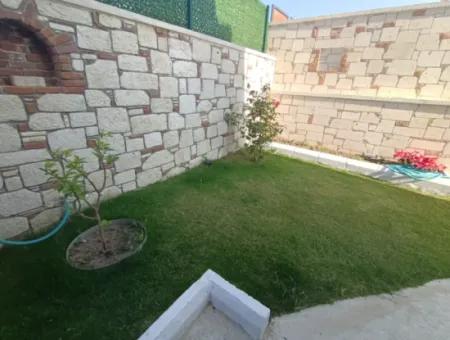 Çeşme'de Satılık Müstakil Havuzlu 6+2 2 Adet İkiz Villa