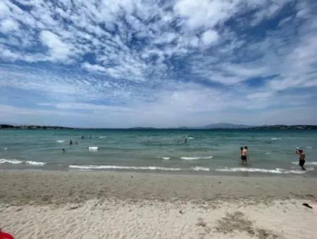 Çeşme Ilıca'da Denize Sıfır Sezonluk Kiralık Müstakil Ev