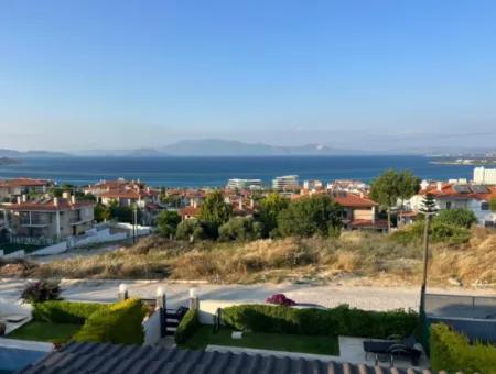 Çeşme Boyalık Sırtlarında Yıllık Kiralık 4+2 Müstakil Villa