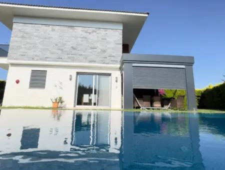 Çeşme Ilıca'da Müstakil Havuzlu Satılık Villa