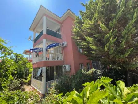 Çeşme Marinaya Yakın Satılık 2+1 Bahçe Katı Daire