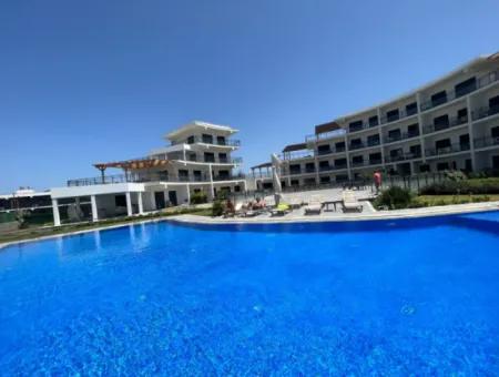 Çeşme Ayasaranda'da Full Deniz Manz. Teraslı 2+1 Residence Daire