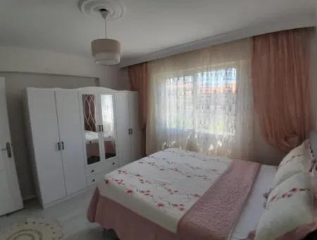 Çeşme Merkezde Ağustos Ayı İçin Kiralık 2+1 Daire