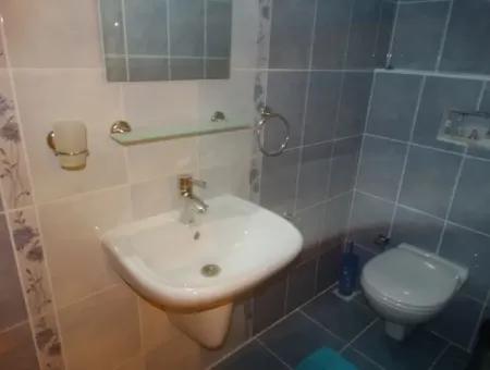 Çeşme'de Deniz Manzaralı Eşyalı Kiralık Geniş Daire