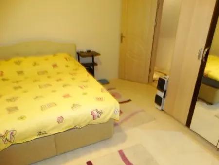 Çeşme'de Deniz Manzaralı Eşyalı Kiralık Geniş Daire